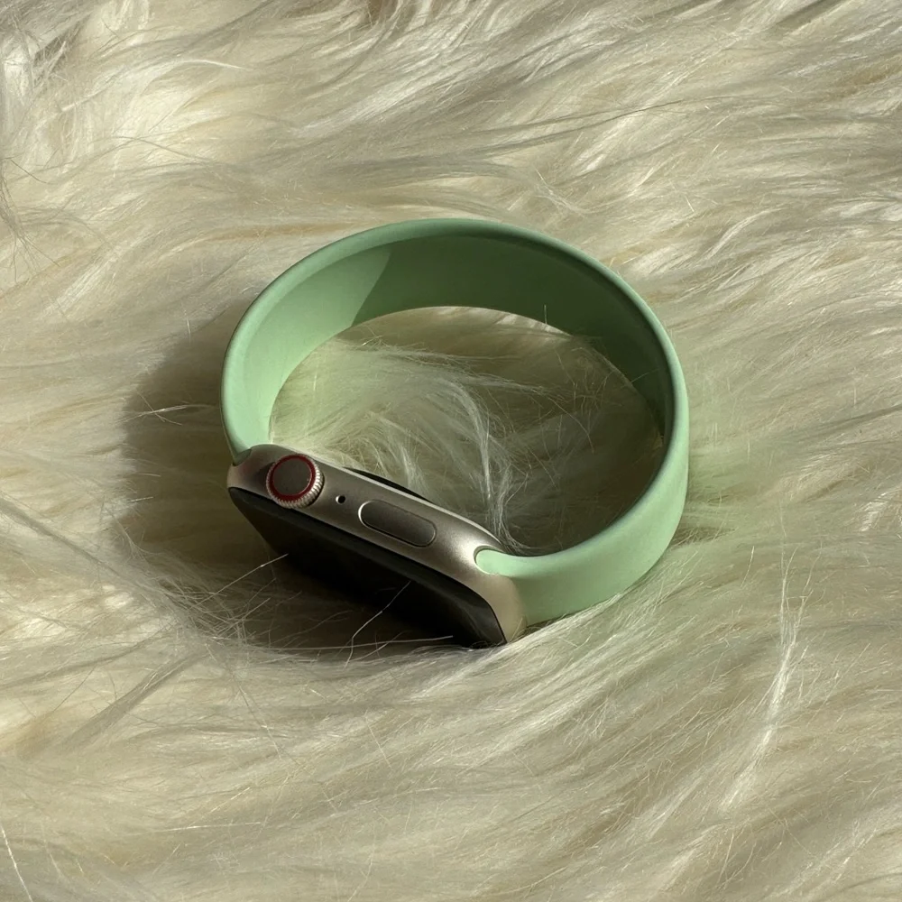 Apple Watch Band Solo Loop, Size 8 for Small Face Watch 38mm 40mm 41mm Pistachio - Picture 9 of 14